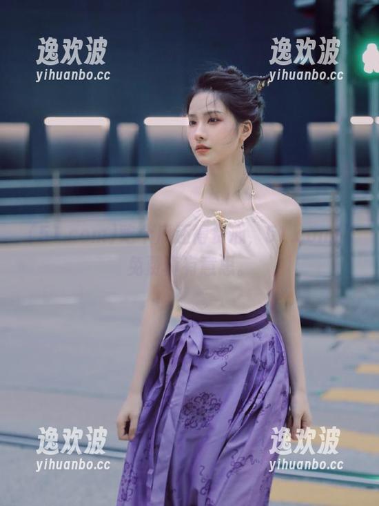 吃个瓜还得费心，51.com的免费真有意思。
