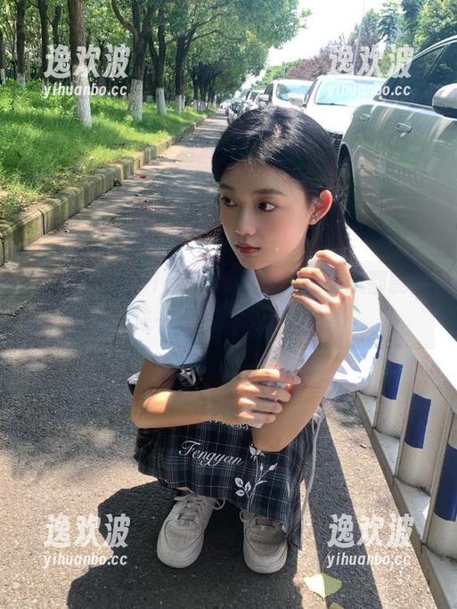 在51cgw视频里，连吃瓜都能变成一场演技大比拼？