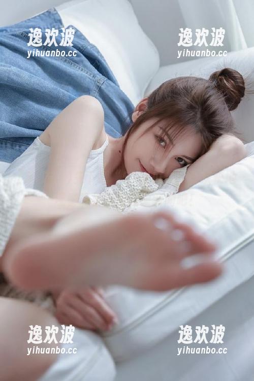 先下载“51吃瓜”，再欢快地观看明星们的花边新闻吧！