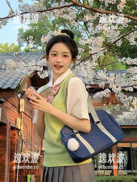收到58吃瓜安卓的推送，爆料最新！瞧这劲爆新闻，心里变得忐忑了
