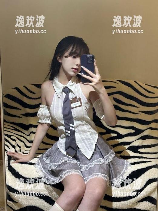 娜娜在安卓上打怪升级！五一吃瓜现场直击？