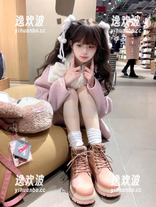手机瘫痪了也不怕，至少有个全网吃瓜的苹果版陪着我。