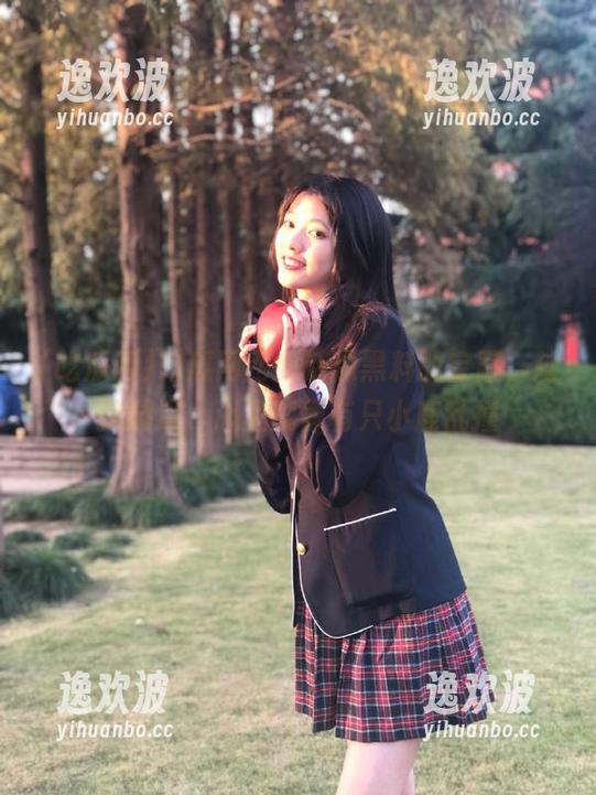 吃瓜网 吃瓜网网站活像黑料的宝藏,越挖越深,心里就像有只小鹿乱撞