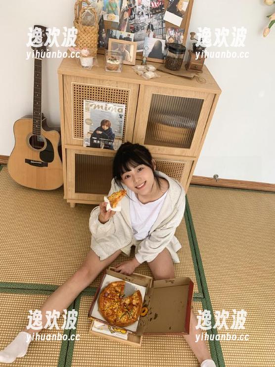黑料不打烊的ios界面，看着正能量app网页，有种强烈的反差感…